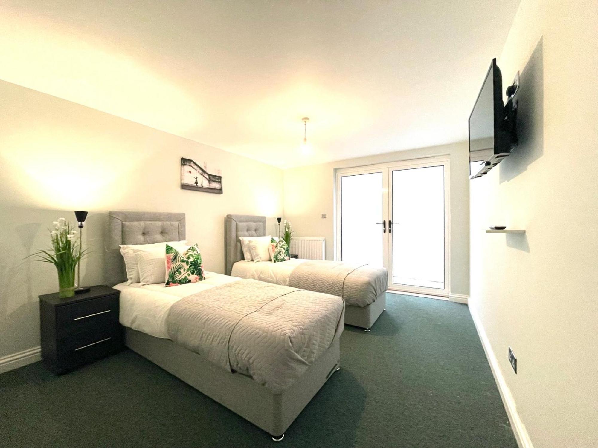 2 Bedroom Apartments Stopoverz Bristol Ngoại thất bức ảnh